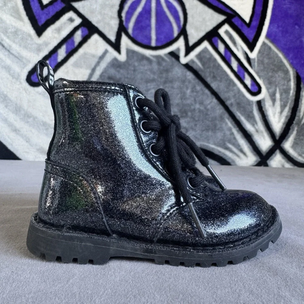Size 7c - UGG Ryann 1153522T Kids Black Glitter Patent Leather Winter Boots